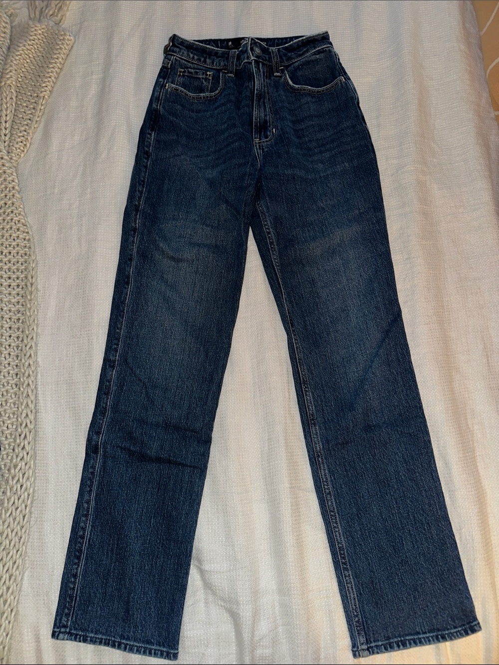 Hollister Dark Blue Ultra High Rise 90s Straight Leg Womenās Jeans